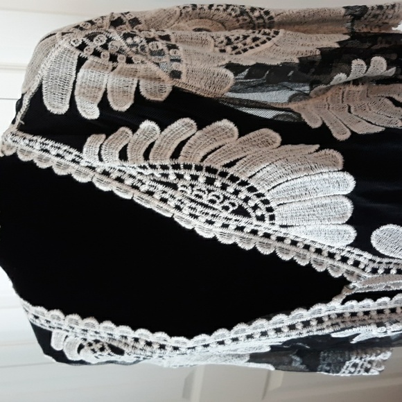 Stunning Kimono - Picture 2 of 10